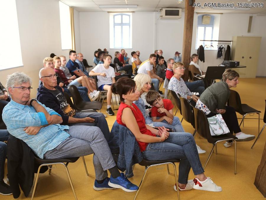 assemblée attentive