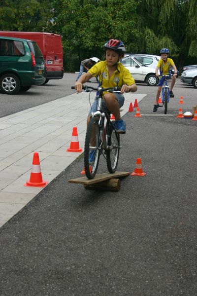 13 forum 2009     l'aise sur son VTT ? Oh ! oui ...