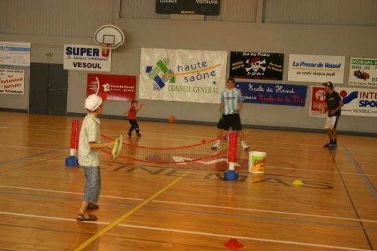 47 forum 2009 -Tennis pour les petits = grosses balles + petites raquettes