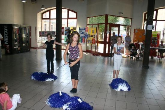 51 forum 2009 - les petites du Twirling Baton 